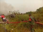 Babinsa Sigap Bantu Warga Padamkan Karhutla di Binturu, 6 Hektare Lahan Terbakar