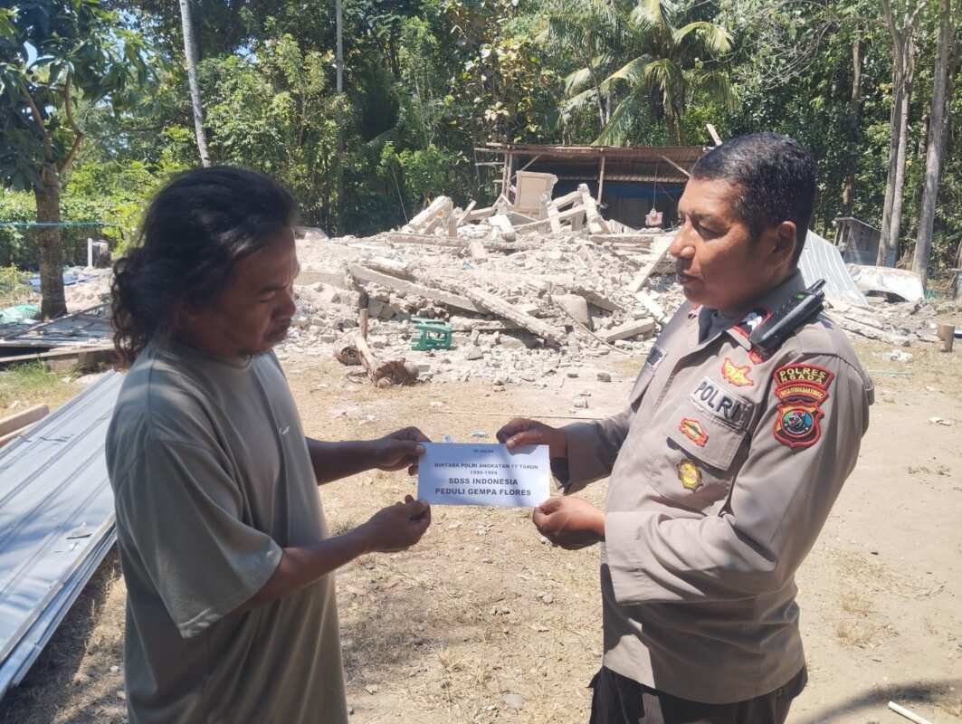 Bintara Polri Angkatan 17 (SDSS) Indonesia Hadir Ditengah-Tengah Masyarakat Terdampak Gempa Bumi Flores Bintara Polri Angkatan 17 (SDSS) Indonesia Hadir Ditengah-Tengah Masyarakat Terdampak Gempa Bumi Flores