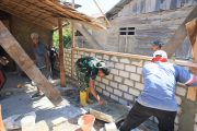 Satgas TMMD ke-129 Kodim 1505/Tidore Bangun Rumah Layak Huni untuk Warga Kurang Mampu di Wasile Tengah