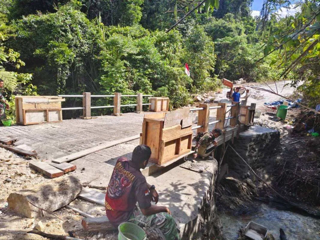 Rehab Jembatan TMMD Ke-129 Kodim 1807/Sorong Selatan Hampir Rampung, Perkuat Akses dan Tingkatkan Mobilitas Warga Kampung Sesor Rehab Jembatan TMMD Ke-129 Kodim 1807/Sorong Selatan Hampir Rampung, Perkuat Akses dan Tingkatkan Mobilitas Warga Kampung Sesor