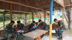 Canda dan Tawa Warnai TMMD Ke-129, Kedekatan Satgas TNI dengan Anak-Anak Kampung Sesor Semakin Erat Canda dan Tawa Warnai TMMD Ke-129, Kedekatan Satgas TNI dengan Anak-Anak Kampung Sesor Semakin Erat