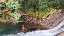 Keseruan Anak Anak Kp. Sesor menikmati Air Terjun, TMMD Ke-129 Buka Akses Wisata, Tangga Menuju Air Terjun Kini Lebih Nyaman Dilalui Keseruan Anak Anak Kp. Sesor menikmati Air Terjun, TMMD Ke-129 Buka Akses Wisata, Tangga Menuju Air Terjun Kini Lebih Nyaman Dilalui