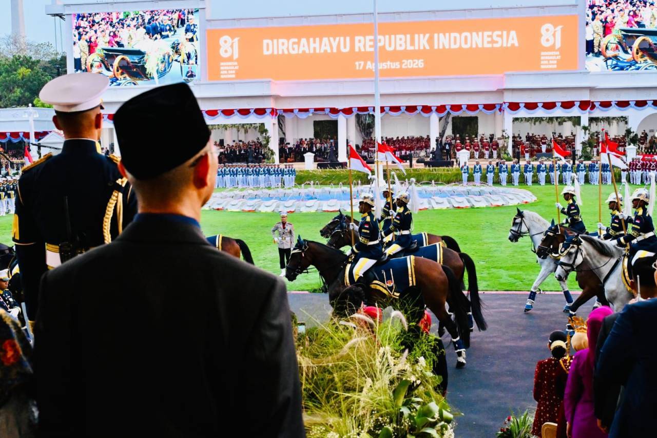 Panglima TNI Hadiri Upacara Penurunan Bendera Sang Merah Putih di Istana Merdeka Panglima TNI Hadiri Upacara Penurunan Bendera Sang Merah Putih di Istana Merdeka