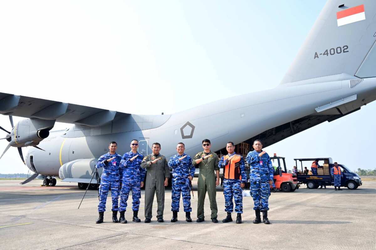 Mendukung Penuh Penanganan Karhutla, TNI AU Terbangkan A-400M Bawa Bantuan Presiden RI Yang Dikirim oleh Kemhan-Kementan Mendukung Penuh Penanganan Karhutla, TNI AU Terbangkan A-400M Bawa Bantuan Presiden RI Yang Dikirim oleh Kemhan-Kementan