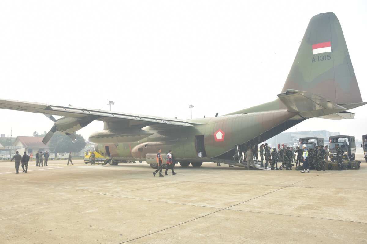 TNI Kerahkan Tiga Batalyon Teritorial Pembangunan Perkuat Penanganan Karhutla di Kalbar TNI Kerahkan Tiga Batalyon Teritorial Pembangunan Perkuat Penanganan Karhutla di Kalbar