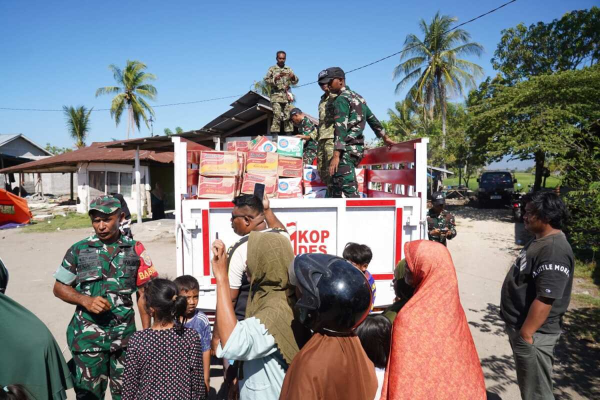 Hari Kedua Belas Penanganan Gempa NTT, TNI Kirim 925,638 Ton Bantuan Hari Kedua Belas Penanganan Gempa NTT, TNI Kirim 925,638 Ton Bantuan
