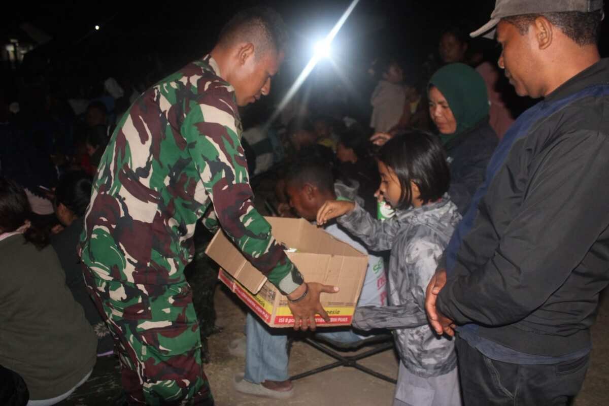 Hari Kelima Belas Penanganan Gempa NTT, TNI Sudah Salurkan 990,691 Ton Bantuan