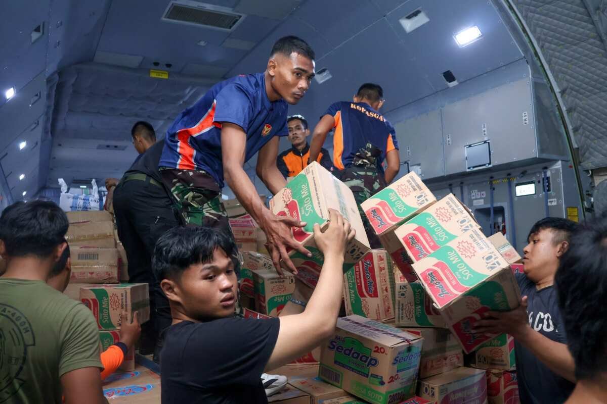 Hari Keenam Belas Penanganan Gempa NTT, 8.126 Personel TNI Dikerahkan dan 1.011,756 Ton Bantuan Disalurkan Hari Keenam Belas Penanganan Gempa NTT, 8.126 Personel TNI Dikerahkan dan 1.011,756 Ton Bantuan Disalurkan