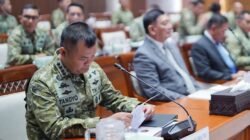 Wapang TNI Dampingi Menhan RI dalam Rapat Kerja Bersama Komisi I DPR RI Wapang TNI Dampingi Menhan RI dalam Rapat Kerja Bersama Komisi I DPR RI