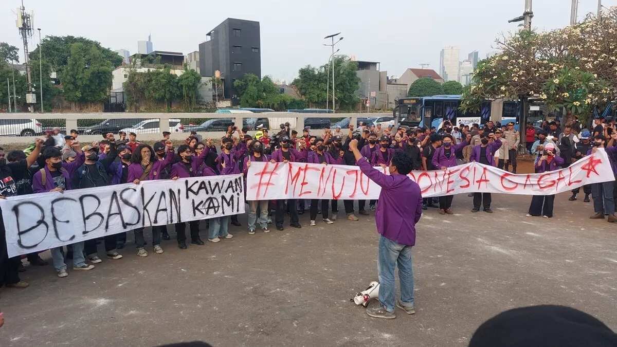 Aksi Demonstrasi Mahasiswa Universitas Pakuan di Gedung DPR