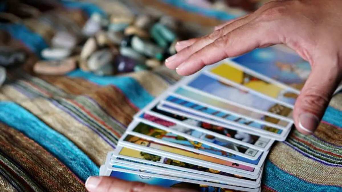 Ramalan Tarot Zodiak untuk Menata Ulang Arah Hidup