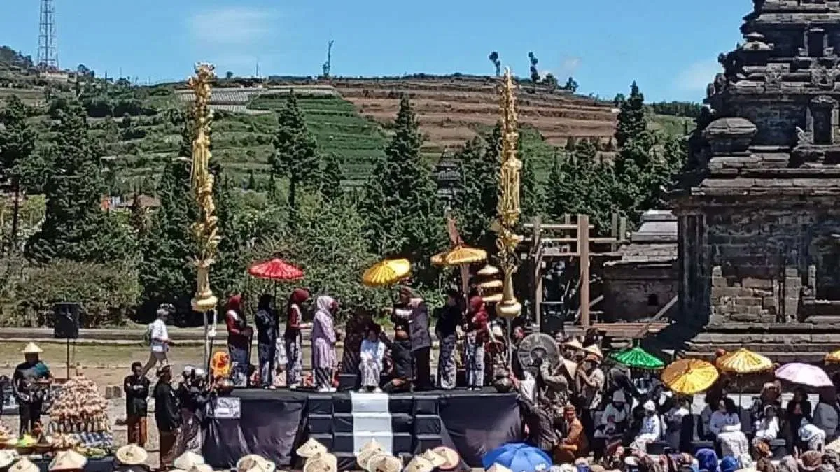 Pesona Budaya Ruwatan Anak Rambut Gimbal di Dieng Culture Festival 2026