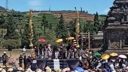 Prosesi Ruwatan Anak Berambut Gimbal di Dieng Culture Festival 2026