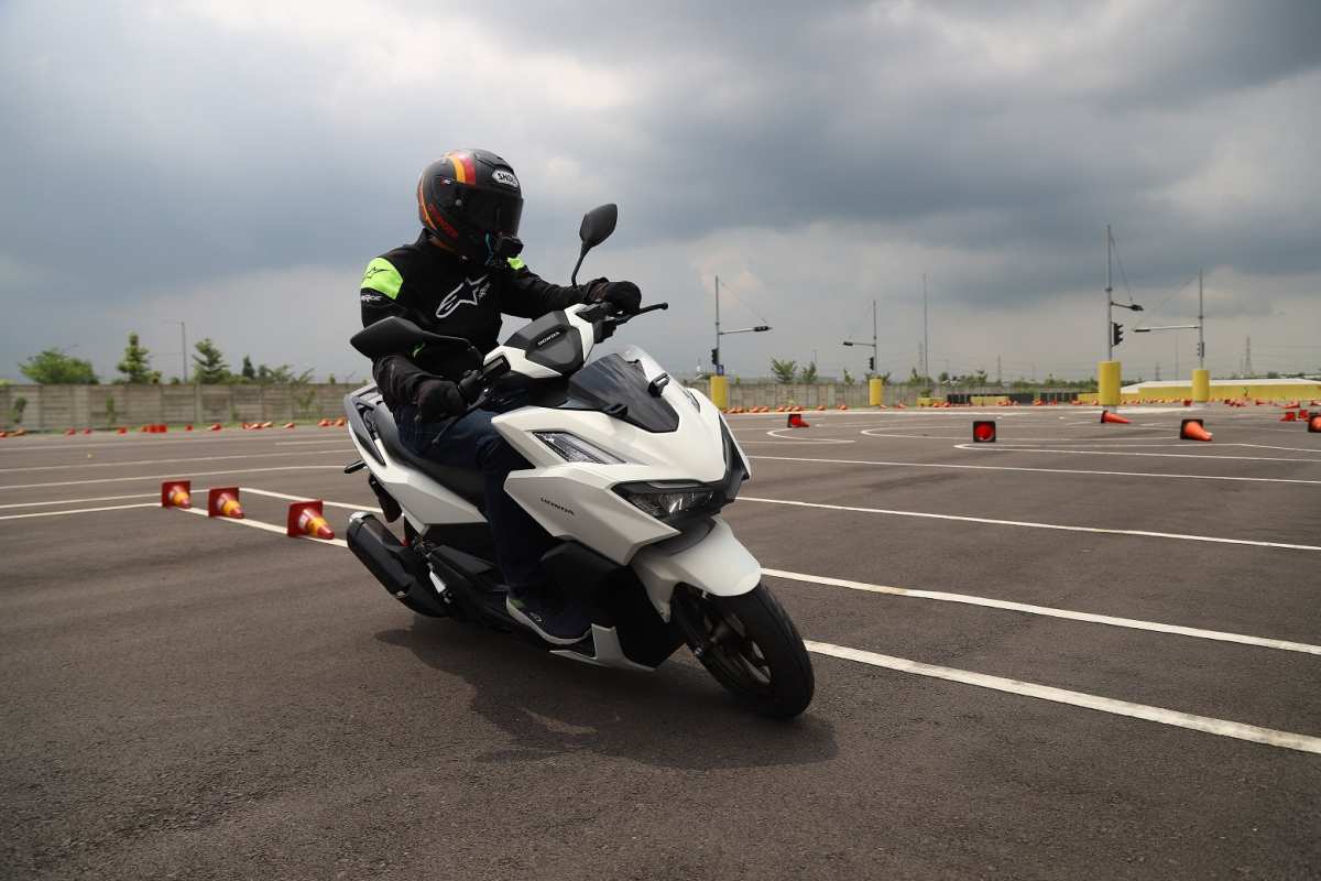 Motor Modern dengan Port USB Type-C: Solusi untuk Smartphone Lowbat