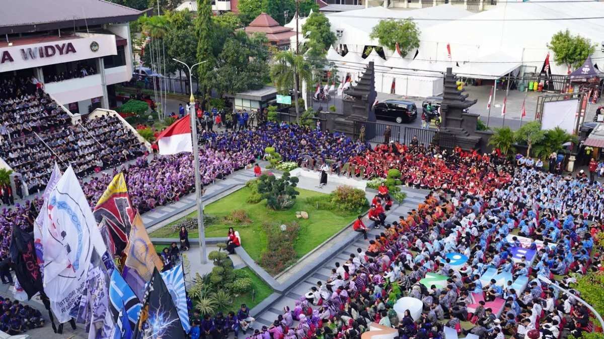 Pengukuhan 3.160 Mahasiswa Baru di Untag Surabaya Pengukuhan 3.160 Mahasiswa Baru di Untag Surabaya