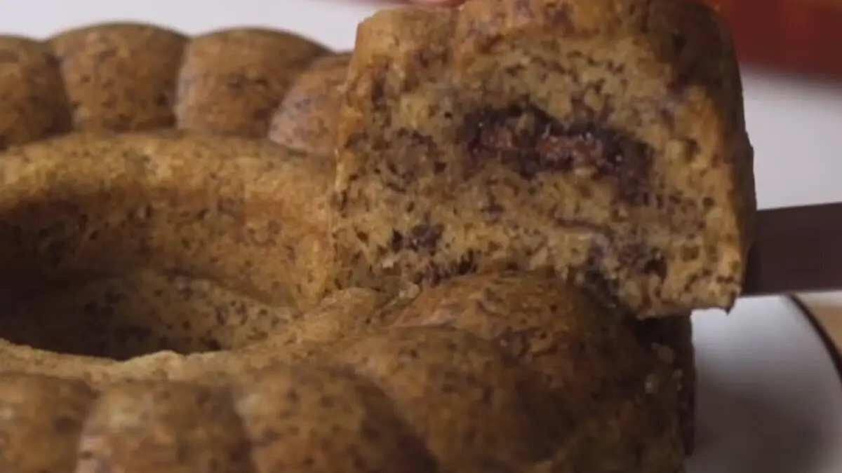 Bolu Pisang Kukus Tanpa Oven: Resep Lembut dengan Isian Selai Cokelat Bolu Pisang Kukus Tanpa Oven: Resep Lembut dengan Isian Selai Cokelat