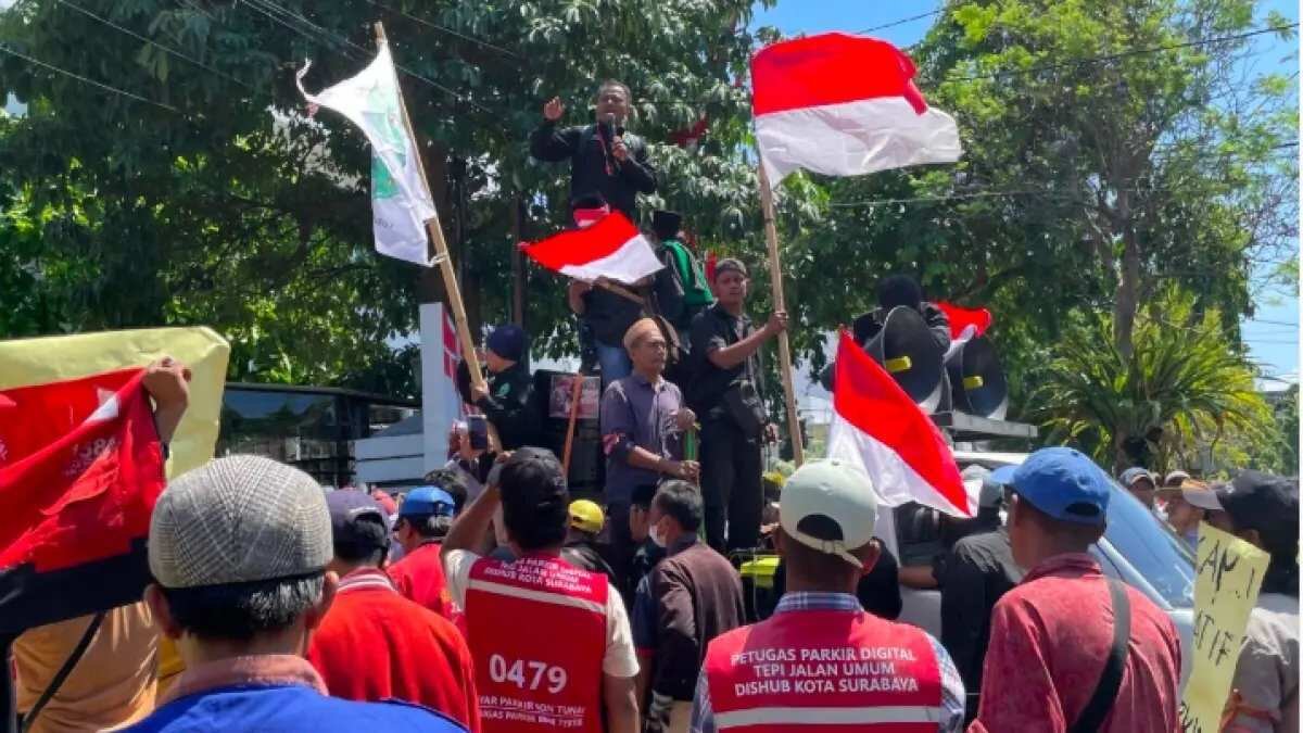 Aksi Juru Parkir di Surabaya: Memperjuangkan Keadilan dalam Kebijakan Parkir Aksi Juru Parkir di Surabaya: Memperjuangkan Keadilan dalam Kebijakan Parkir