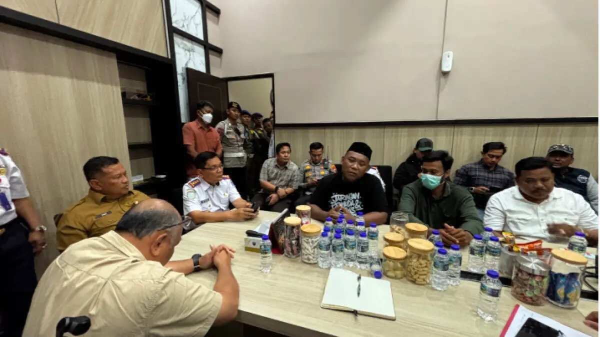 Tuntutan Juru Parkir Surabaya Untuk Digitalisasi Parkir Tuntutan Juru Parkir Surabaya Untuk Digitalisasi Parkir