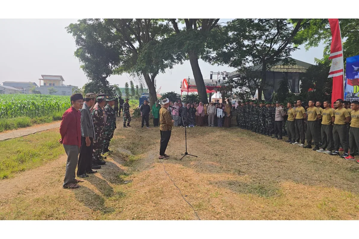 Peringati HUT TNI Ke 81, Sinergi TNI-Polri Dan Masyarakat Kota Blitar Gelar Aksi Tanam Pohon Di Bantaran Sungai Karplos
