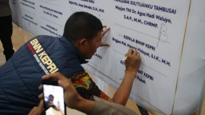 PENGUSAHA DAN PENGELOLA TEMPAT HIBURAN MALAM SE-KEPRI KOMITMEN BERSAMA WUJUDKAN TEMPAT HIBURAN BEBAS NARKOBA PENGUSAHA DAN PENGELOLA TEMPAT HIBURAN MALAM SE-KEPRI KOMITMEN BERSAMA WUJUDKAN TEMPAT HIBURAN BEBAS NARKOBA