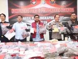 DITRESNARKOBA POLDA KEPRI MUSNAHKAN BARANG BUKTI 26 PERKARA NARKOTIKA, SELAMATKAN 56.384 JIWA