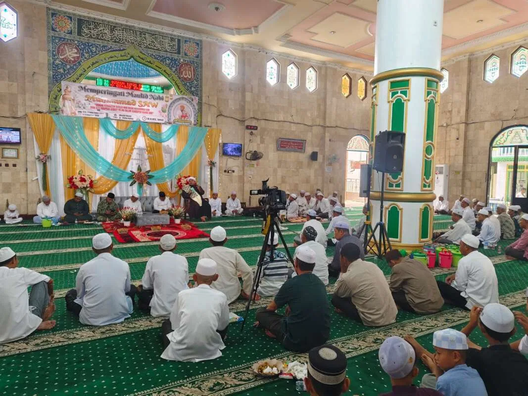 Momentum Maulid Nabi, Danramil 1008-05 Perkuat Kebersamaan dengan Warga Desa Pudak Setegal