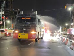 Polri Kerahkan Water Cannon dan Bagikan Masker, Layani Masyarakat Terdampak Material Erupsi Gunung Anak Krakatau