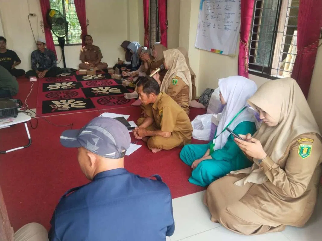 Sinergi TNI dan Pemerintah Desa, Babinsa Kawal Penyusunan APBDes Perubahan Sungai Buluh