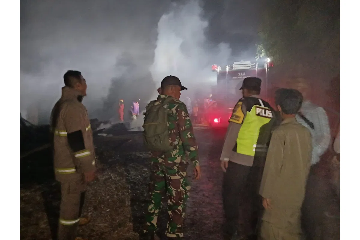 Polsek Kawunganten Gerak Cepat Tangani Kebakaran Tempat Penyulingan Kayu Putih