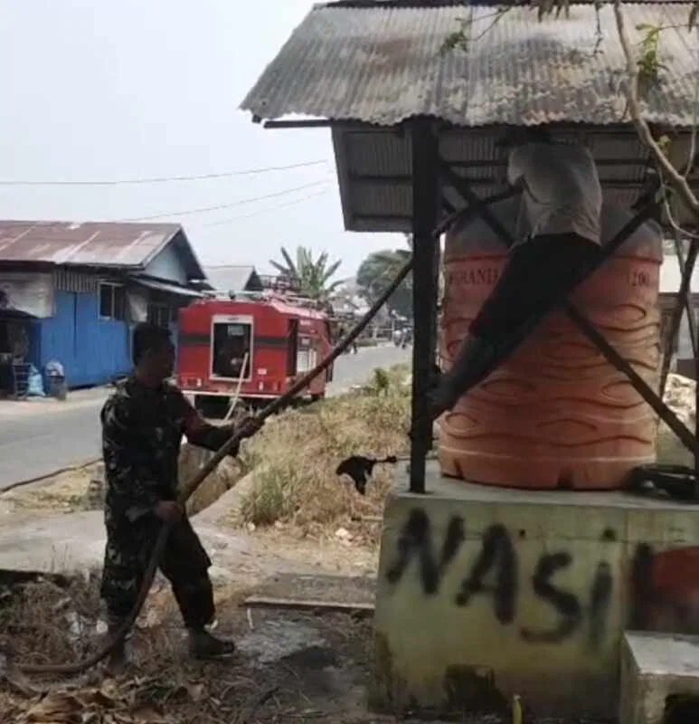 Water Tank Kodim 1002/HST Distribusikan Air Bersih, Warga Muara Rintis Ucapkan Terima Kasih