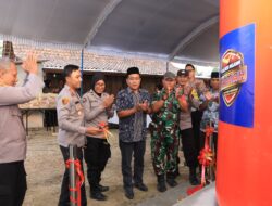 Atasi Kekeringan, Polres Ngawi Bangun Sumur Bor Presisi dan Bagikan Bansos di Kasreman