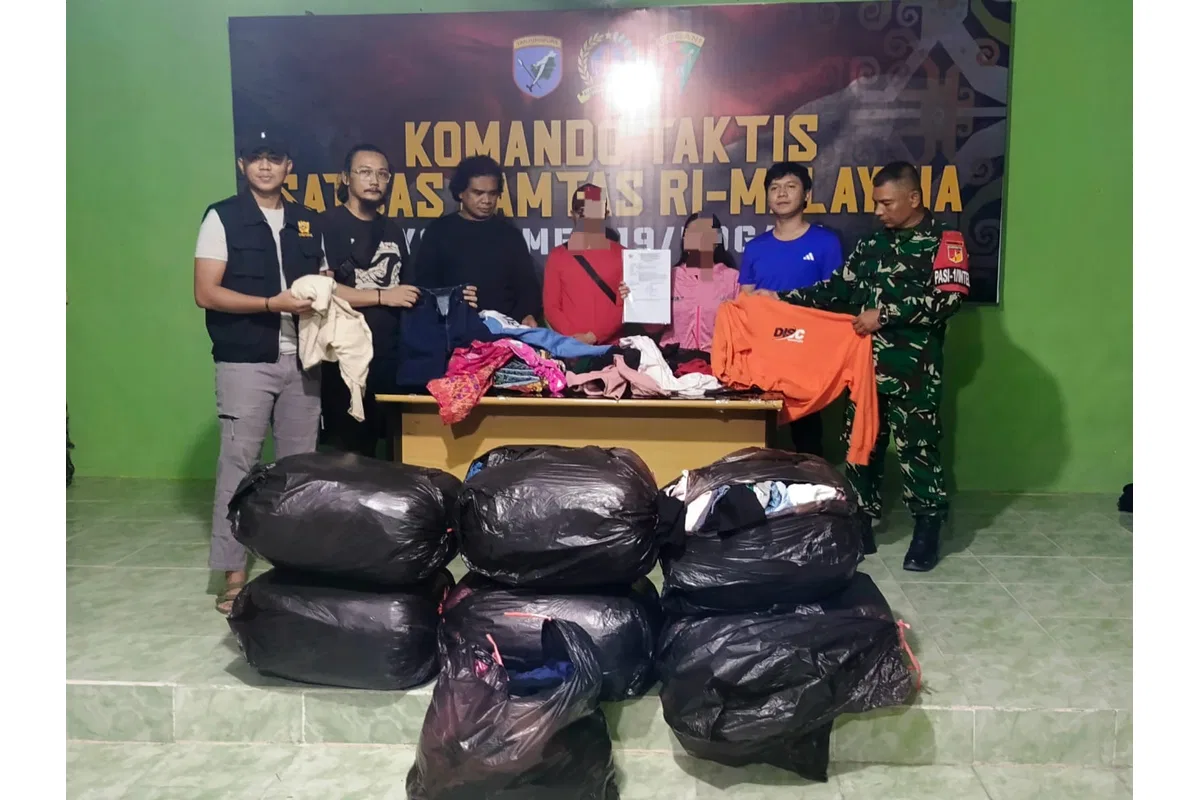 Satgas Pamtas RI-Malaysia Yonarmed 19/Bogani Gagalkan Penyelundupan 7 Koli Ball Press Illegal di Jalur Tikus Entikong