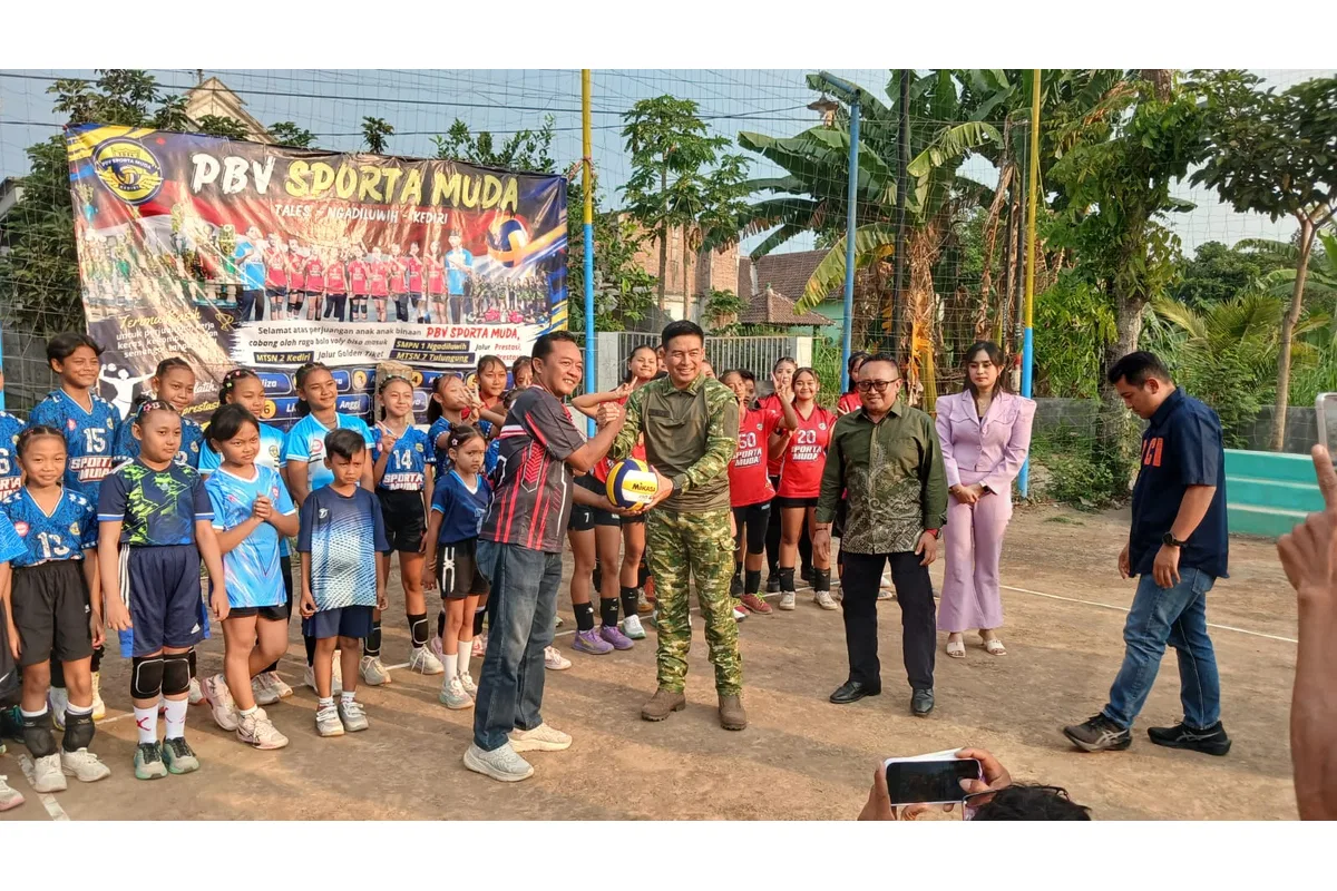 Kapolres Kediri Dampingi Dandim 0809/Kediri Resmikan Lapangan Bola Voli Sparta Muda
