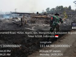 Aksi Cepat Tanggap! Babinsa Margomulyo Sisir Bekas Karhutla, Pastikan Api Benar-Benar Padam