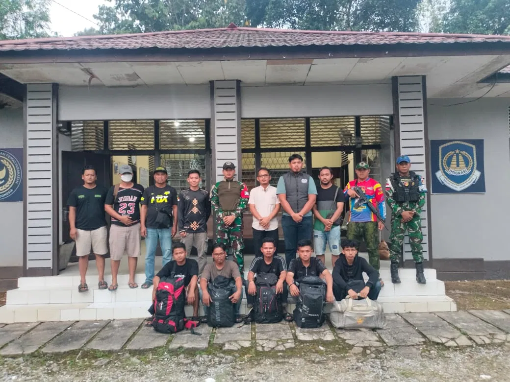 Satgas Pamtas Yonarmed 19/Bogani Gagalkan Keberangkatan Lima PMI Nonprosedural ke Malaysia