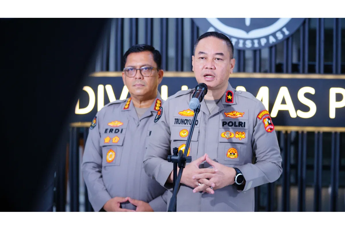 Perkuat Operasi SAR, Polri Evakuasi Dua Jenazah KM Virgo dengan Helikopter