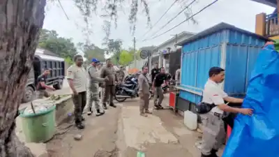 Diduga Tanpa Surat Teguran, Barang Kios Warga Langsa Diamankan Satpol PP