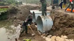 Prajurit TNI Turun Langsung, Jembatan Aramco Wasile Selatan Terus Dikerjakan