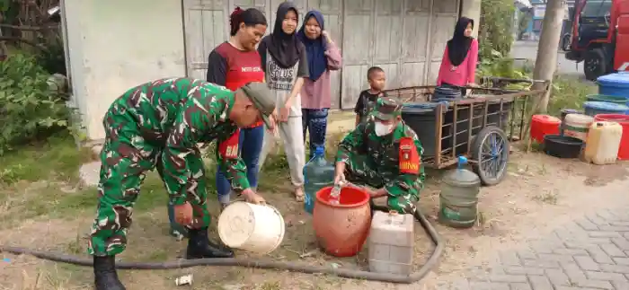 Kodim 1002/HST Salurkan Air Bersih untuk Warga Desa Jamil