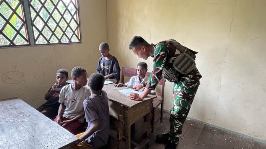Satgas Pamtas RI-PNG Kewilayahan Yonif 516/CY Tanamkan Harapan Sebagai Gadik di SD Inpres Kampung Basyim Satgas Pamtas RI-PNG Kewilayahan Yonif 516/CY Tanamkan Harapan Sebagai Gadik di SD Inpres Kampung Basyim