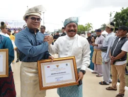 HARI JADI KE-24 KEPRI, KAPOLDA DAN JAJARAN POLDA KEPRI RAIH PENGHARGAAN
