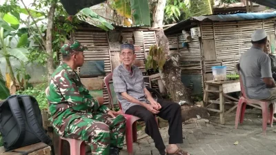 Komsos Bersama Warga, Babinsa Kodim 1002/HST Edukasi Ketahanan Pangan dan Cegah Karhutla