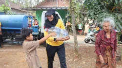 Kemarau, Polres Kendal Distribusikan 3 Tangki Air Bersih ke Warga Dusun Kalipuru
