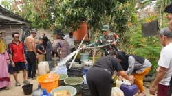 Peduli Warga Terdampak Kekeringan, Kodim 1008 Tabalong Distribusikan Air Bersih
