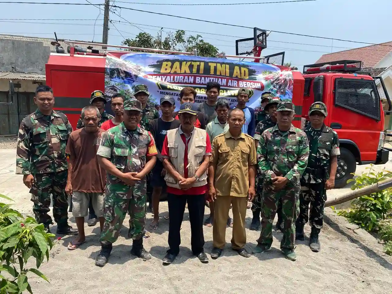 Kodim 0808/Blitar Salurkan Bantuan Air Bersih Untuk Warga Sumberagung Panggungrejo