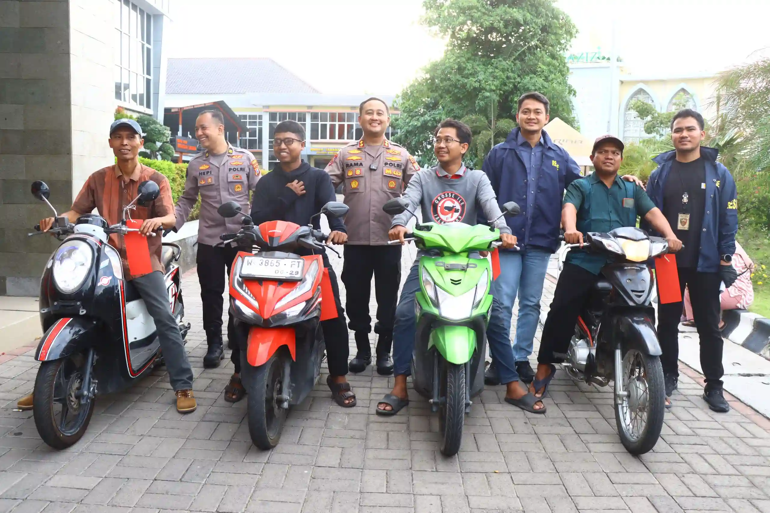 Kapolres Gresik Kembalikan Motor Korban Curanmor, Dua Residivis Diberi Tindakan Tegas Terukur