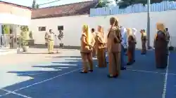 Awali Pekan dengan Upacara, Kacabdin Pendidikan Probolinggo Tekankan Ketakwaan