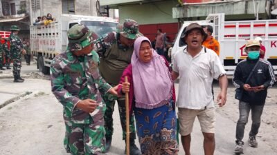Aksi Cepat TNI Respons Meningkatnya Aktivitas Gunung Sinabung Aksi Cepat TNI Respons Meningkatnya Aktivitas Gunung Sinabung