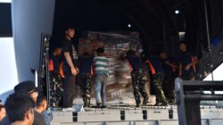 Hari Kedua Puluh Penanganan Gempa NTT, TNI Kirim 1.080,013 Ton Bantuan
