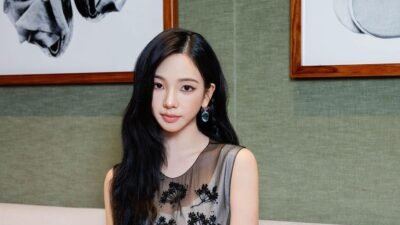 Dua Gaya Penampilan Karina Aespa: Korean Bangs vs Rambut Terurai